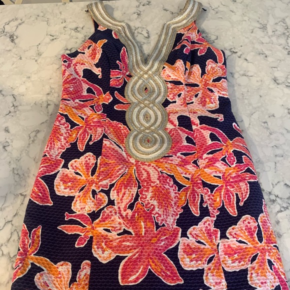 Beautiful, like new, size 4 Lily - Picture 2 of 3